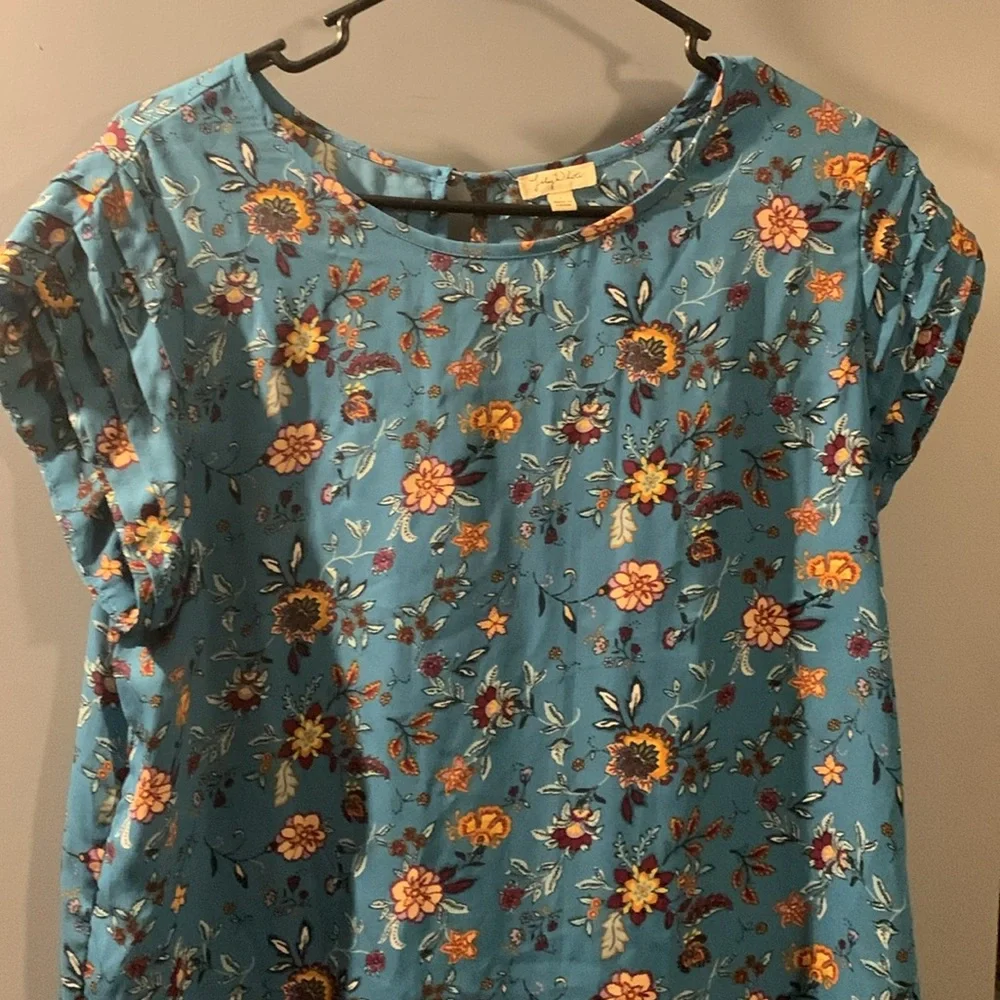 Lily White sleeveless top. - Picture 3 of 5